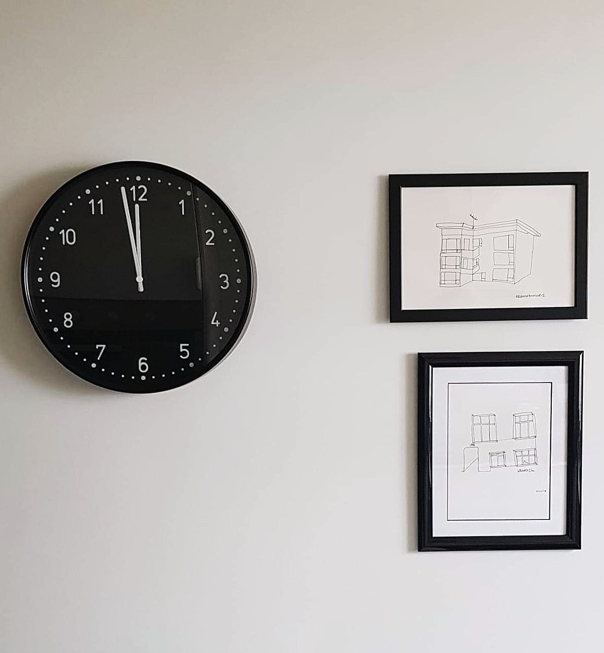 Húsalínur — tvær teikningar í svörtum ramma