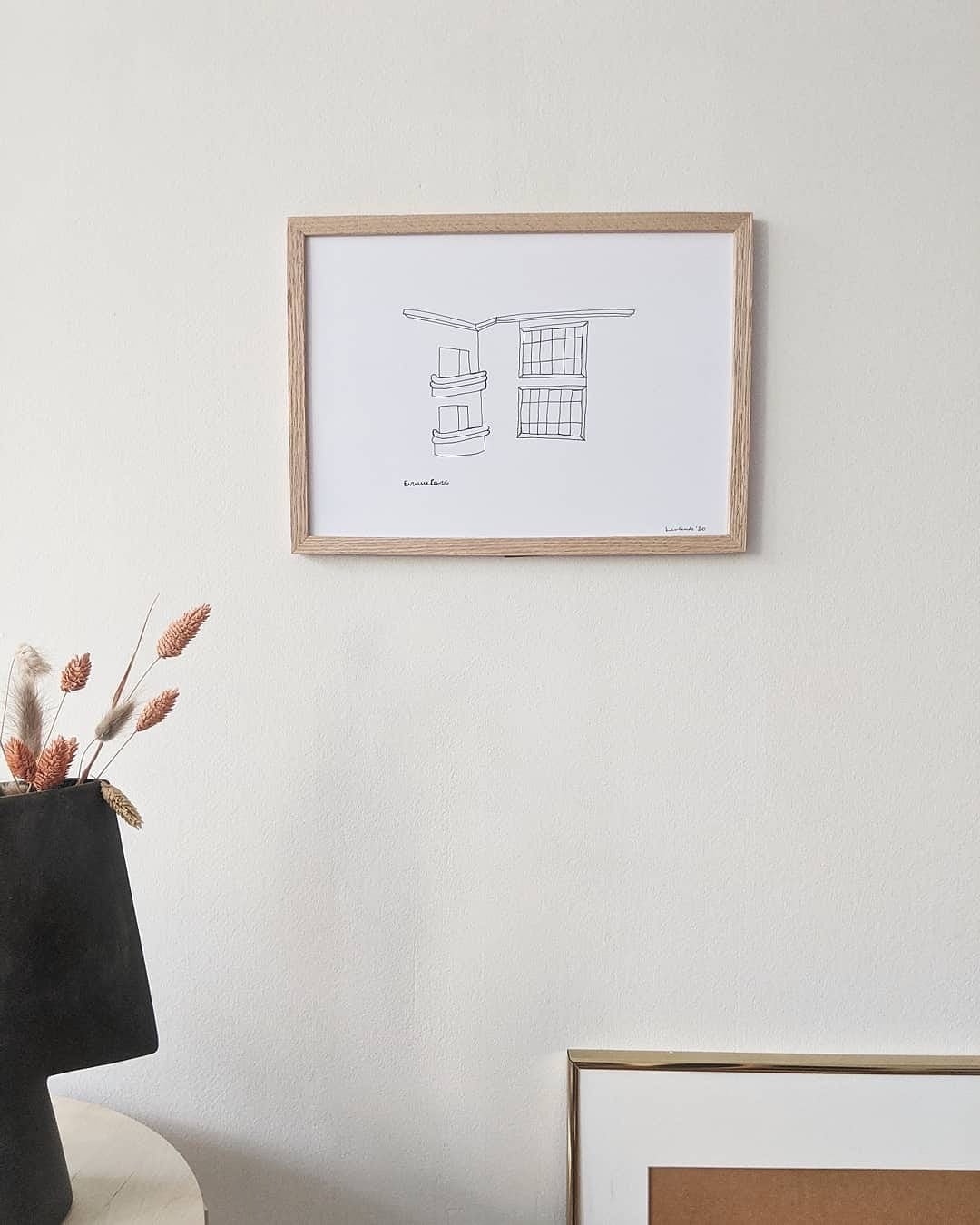 Húsalína — rammi yfir hillu